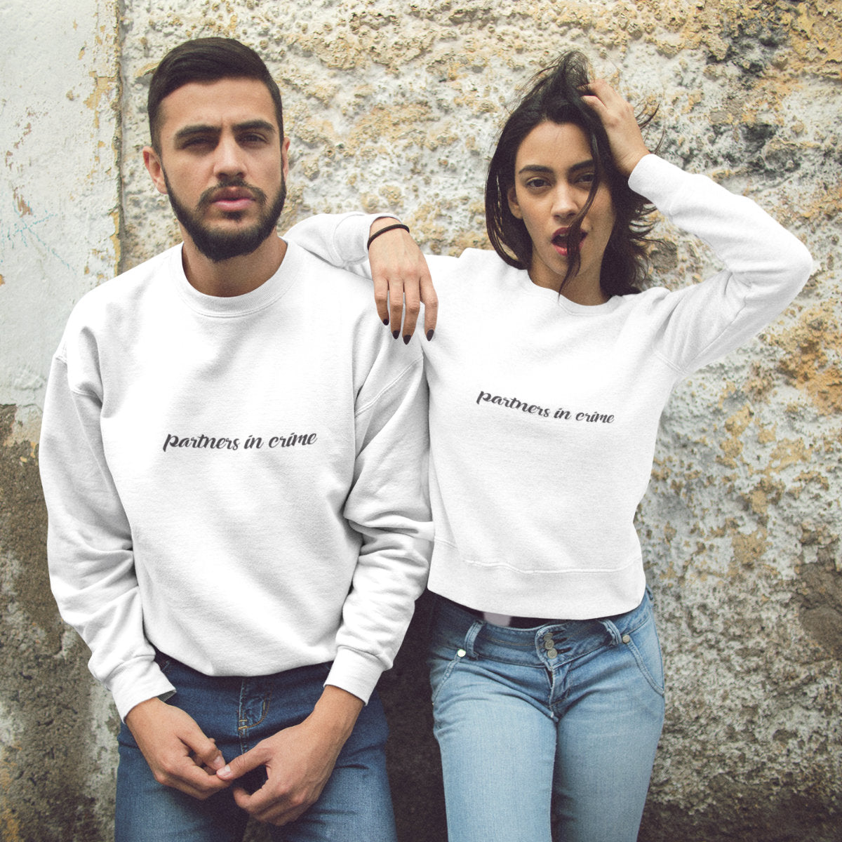 Valged kapuutsita dressiplusid paaridele „Partners in Crime”