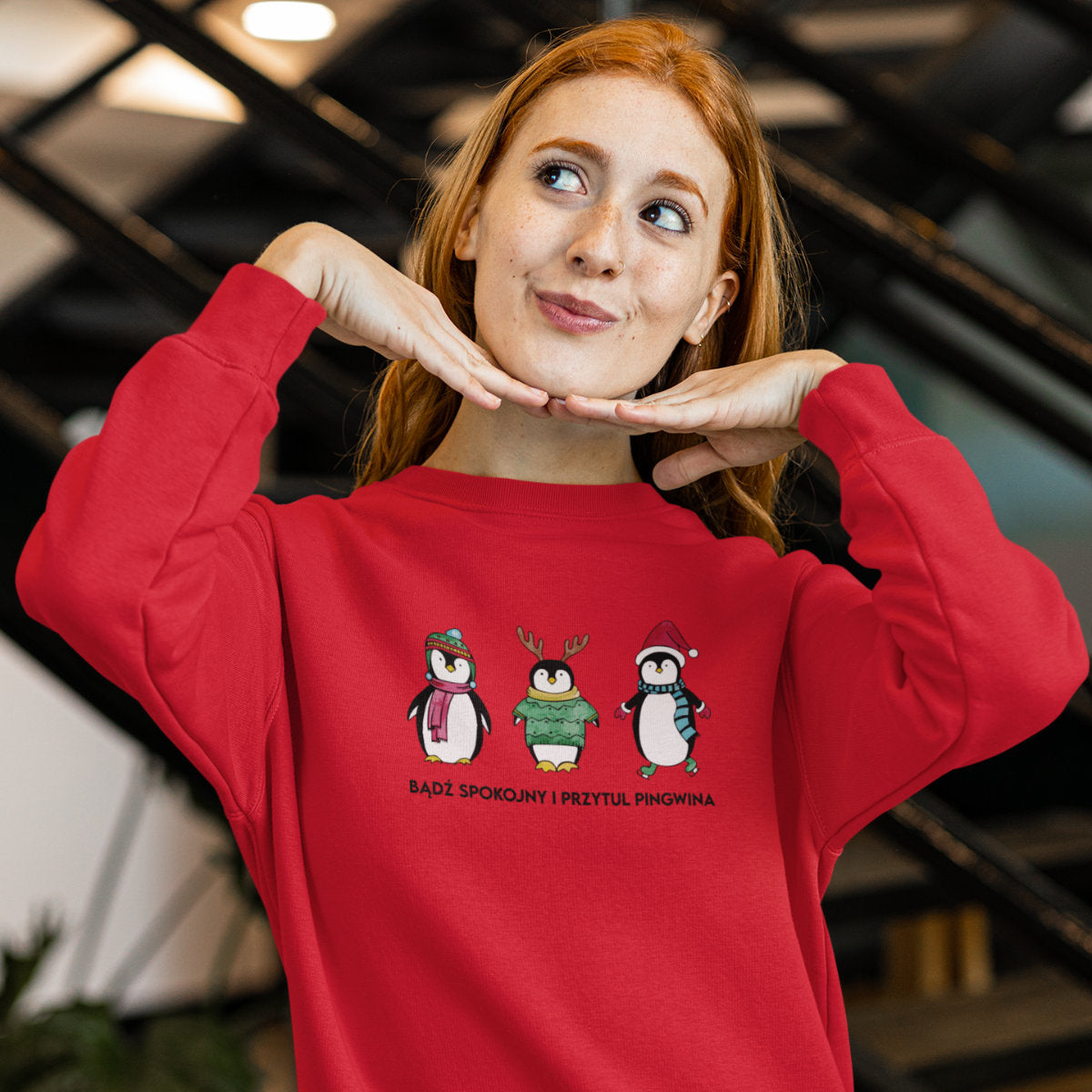 Czerwona bluza Przytul pingwina