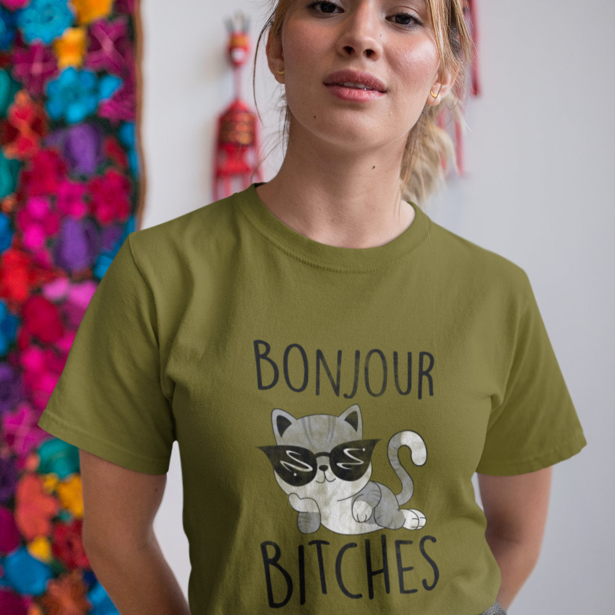 Khaki UNISEX  koszulka Bonjour bitches kotek