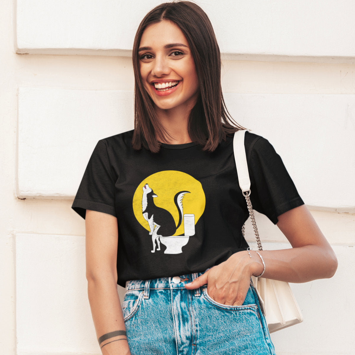 Black T-shirt The howling