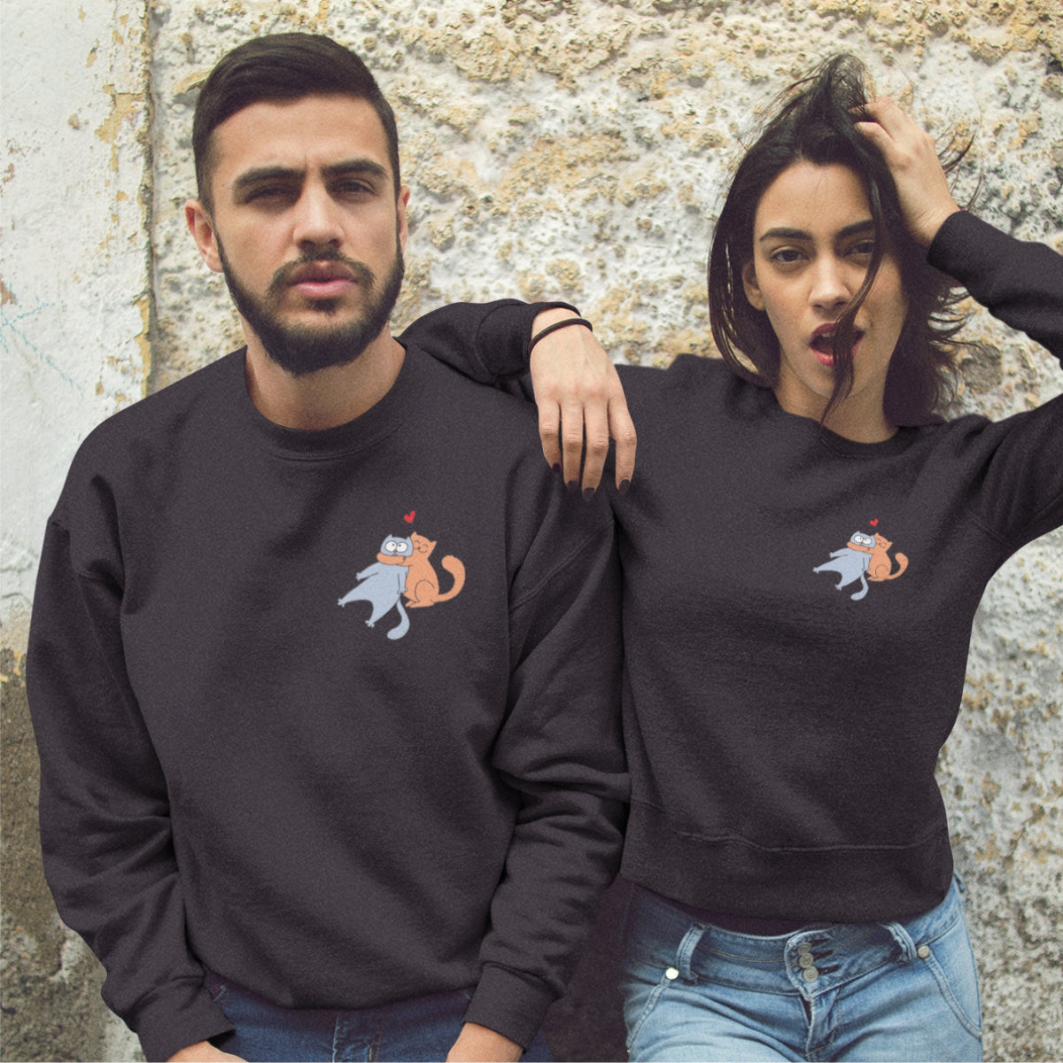 Mustad kapuutsita dressipluusid paaridele „Kallistavad kassipojad”